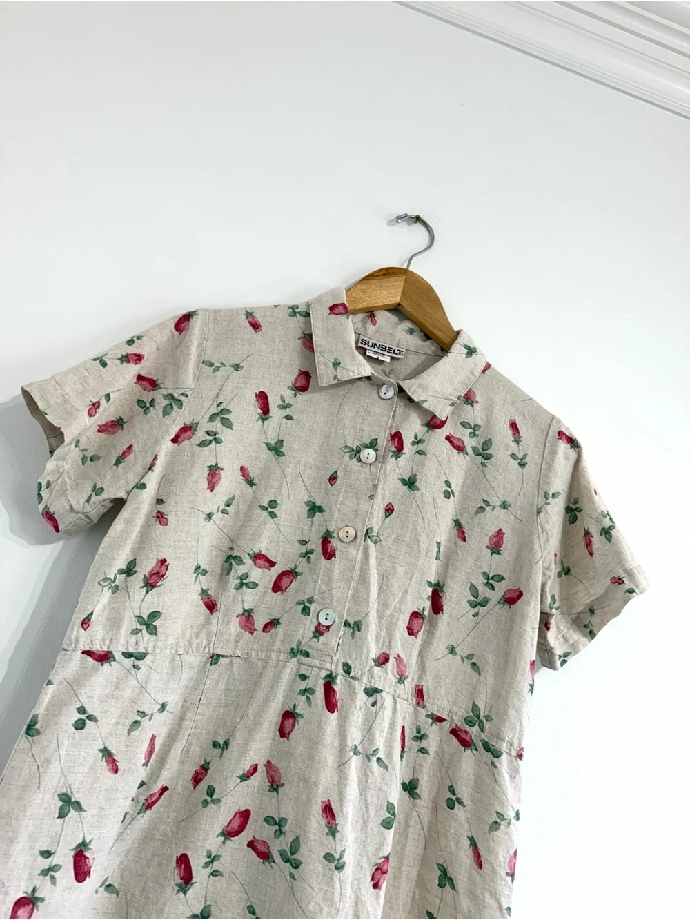 Sunbelt Vintage Beige Floral Shirt Dress with Red Rose Print linen